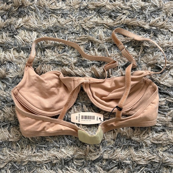 New ! Victoria's Secret Nude Bra, 32A - Picture 2 of 6